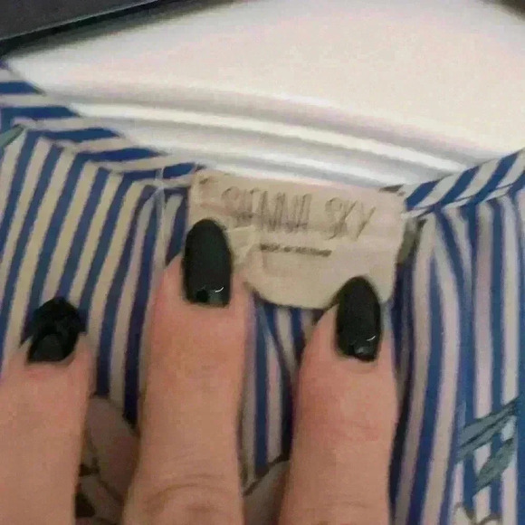 Sienna sky blue striped  white floral blouse size large - Picture 7 of 8